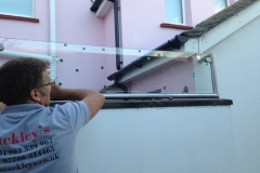 Glass balustrade glass installation